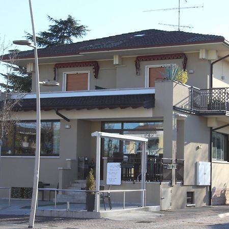 Hotel Margherita Meuble Σιρμιόνε Εξωτερικό φωτογραφία