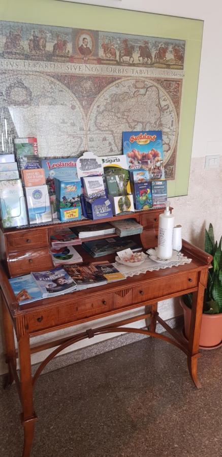 Hotel Margherita Meuble Σιρμιόνε Εξωτερικό φωτογραφία