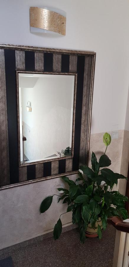 Hotel Margherita Meuble Σιρμιόνε Εξωτερικό φωτογραφία