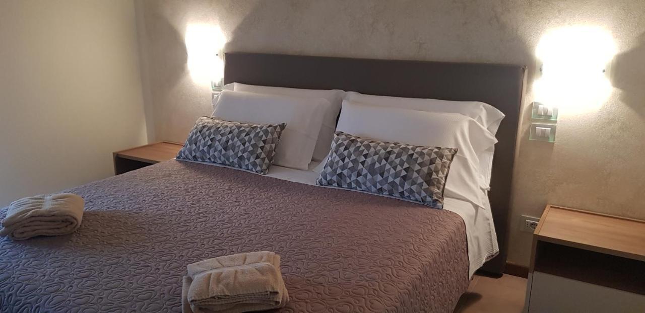 Hotel Margherita Meuble Σιρμιόνε Εξωτερικό φωτογραφία