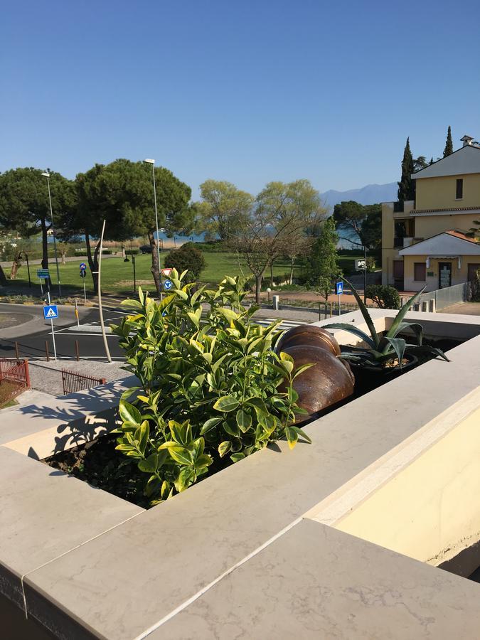 Hotel Margherita Meuble Σιρμιόνε Εξωτερικό φωτογραφία
