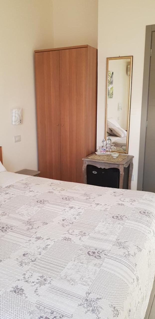 Hotel Margherita Meuble Σιρμιόνε Εξωτερικό φωτογραφία